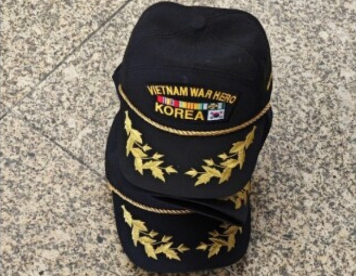 월남전 참전 기념 모자. 온라인커뮤니티 캡처