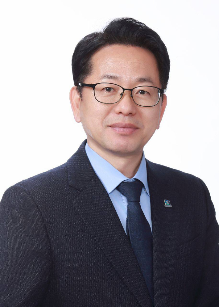 김문수 의원은 교사 정원을 학급수를 기준으로 산정하도록 법개정안을 제출했다. 김문수 의원실 제공