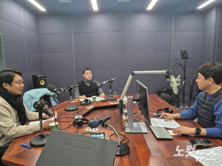 강원CBS.강원영동CBS 시사프로그램 <최진성의 위클리오늘>에 출연한 강원특별자치도 최진영 청년특보, 황재득 소상공인경제특보. 강민주 PD  