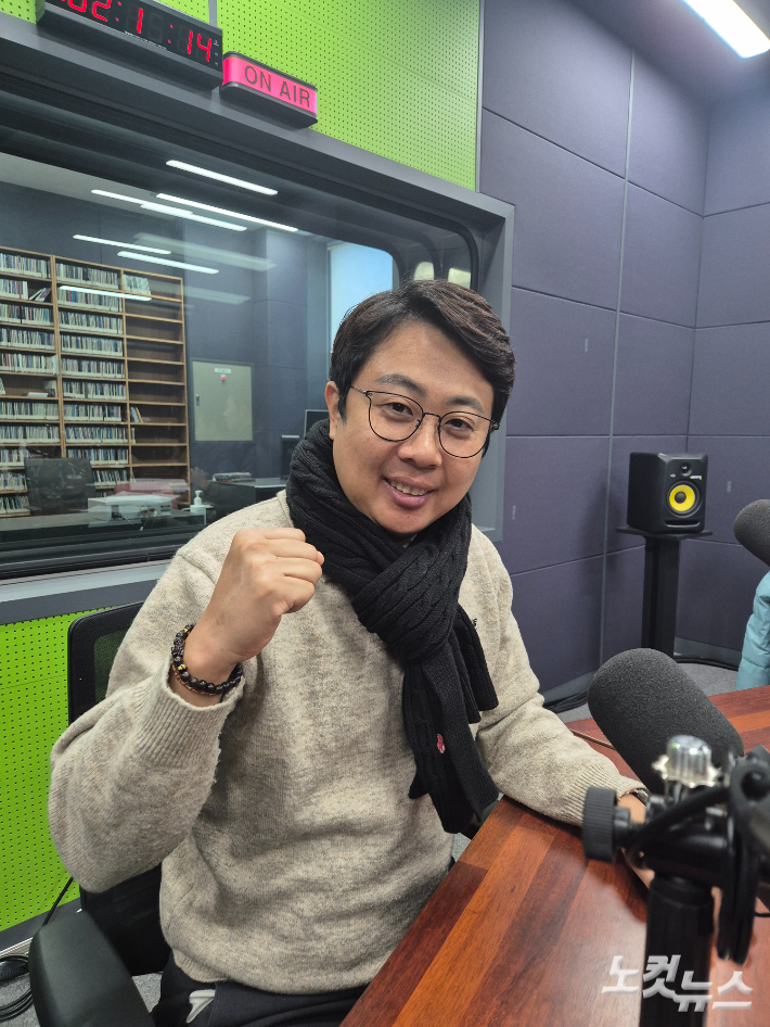 강원CBS.강원영동CBS 시사프로그램 <최진성의 위클리오늘>에 출연한 황재득 소상공인경제특보. 강민주 PD