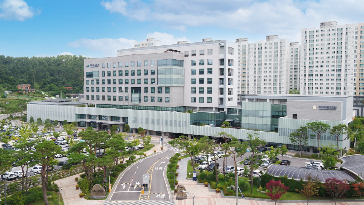 예산군청사 전경. 예산군 제공