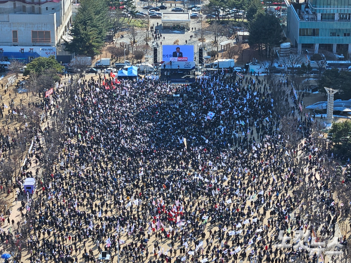 22일 오후 대전시청 남문광장에서 세이브코리아 주최 윤석열 대통령 탄핵 반대 집회가 개최됐다. 인상준 기자