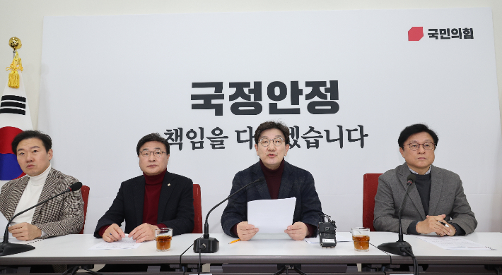 국민의힘 권성동 원내대표가 23일 서울 여의도 국회에서 현안 관련 기자간담회를 하고 있다. 연합뉴스