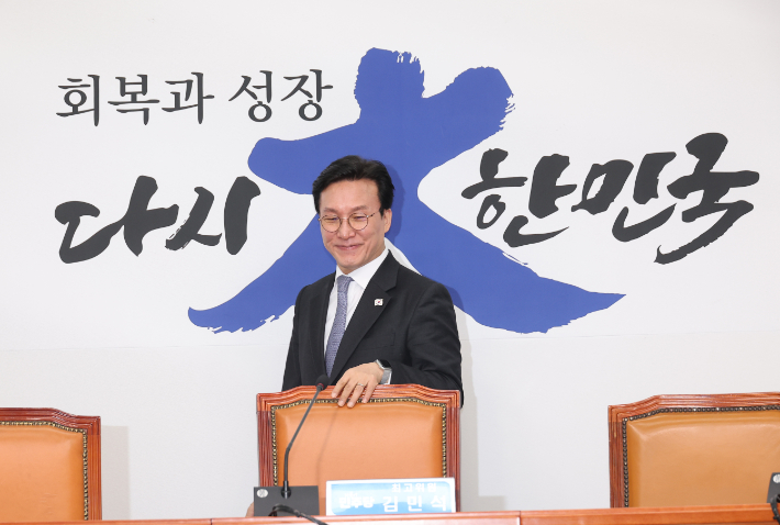 더불어민주당 김민석 최고위원이 23일 서울 여의도 국회에서 기자간담회에 참석하고 있다. 연합뉴스