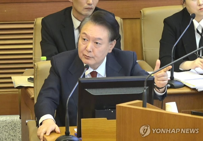 (서울=연합뉴스) 윤석열 대통령이 20일 서울 종로구 헌법재판소에서 열린 본인의 탄핵 심판 10차 변론에서 발언하고 있다. 2025.2.20 [헌법재판소 제공. 재판매 및 DB 금지] photo@yna.co.kr 연합뉴스