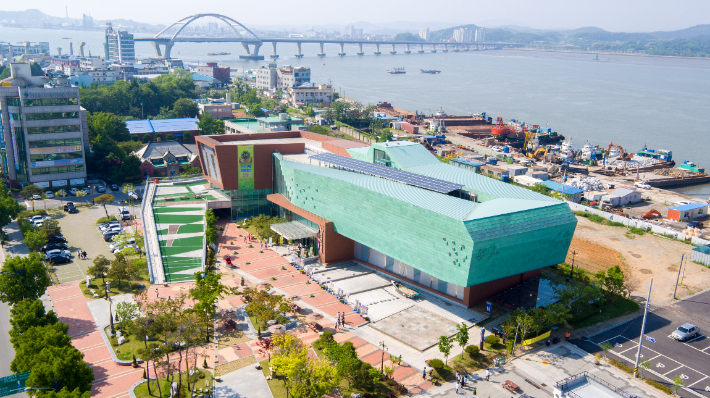 군산근대역사박물관 전경. 군산시 제공