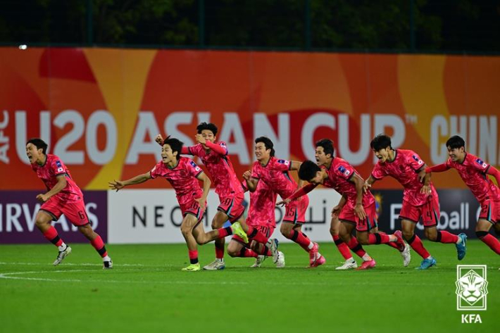 기뻐하는 U-20 대표팀 선수들. 대한축구협회