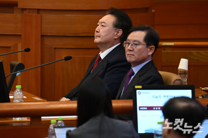 윤석열 대통령이 지난 20일 오후 서울 종로구 헌법재판소에서 열린 탄핵심판 10차 변론에 출석한 모습. 사진공동취재단