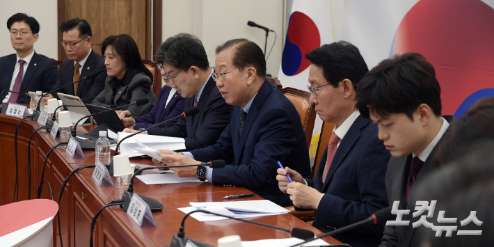 국민의힘 권영세 비대위원장이 24일 서울 여의도 국회에서 열린 비상대책위원회의에서 모두발언을 하고 있다. 윤창원 기자