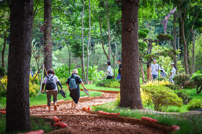 속초 영랑호 맨발 황톳길. 속초시 제공