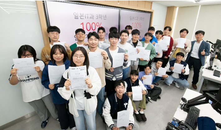 지난해 일본IT꽈 3학년생 전원이 일본 IT기업 취직에 성공했다고 대학측은 밝혔다. 영진전문대 제공
