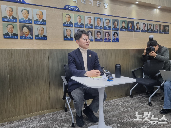 김완섭 환경부 장관이 25일 정부세종청사에서 기자간담회를 진행한 모습. 최서윤 기자