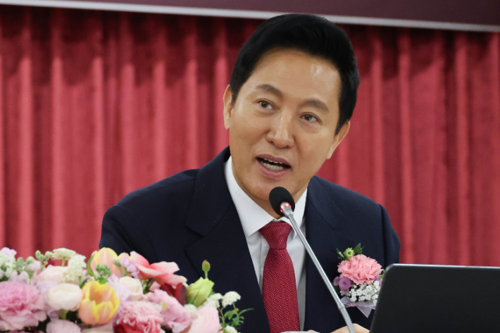 오세훈 서울시장이 25일 김포시청에서 열린 '서울런 x 김포런' 업무협약식에서 발언하고 있다. 연합뉴스