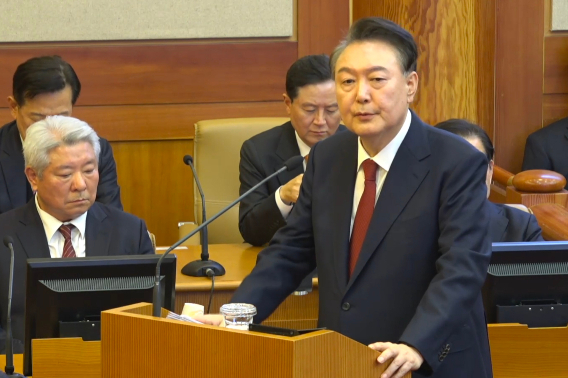 윤석열 대통령이 25일 서울 종로구 헌법재판소에서 열린 윤 대통령 탄핵심판 11차 변론에서 최종 의견 진술을 하고 있다. 헌법재판소 제공