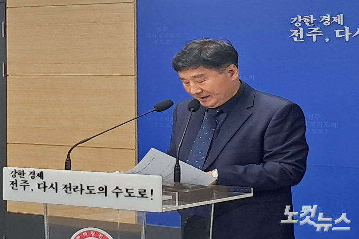 허전 전주정보문화산업진흥원장이 26일 전주시청에서 신년 브리핑을 하고 있다. 최명국 기자