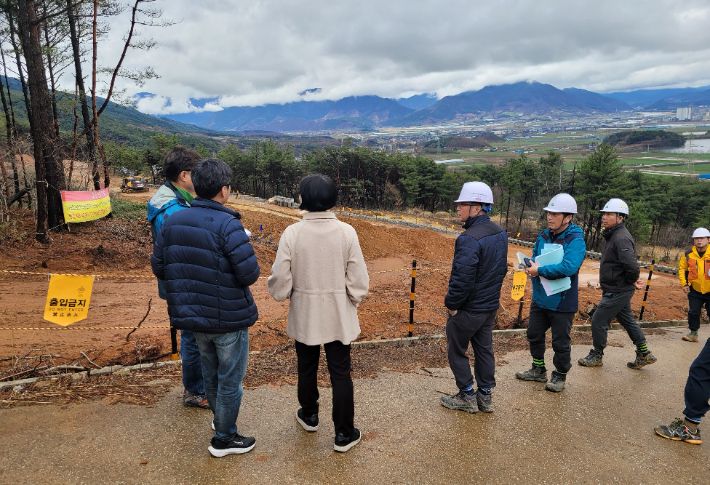 전라남도는 27일부터 오는 3월 6일까지를 해빙기 취약시설 집중 안전점검 기간으로 정하고 8개 분야 취약 시설물 1만 1900개소의 안전점검에 나선다. 전남도 제공