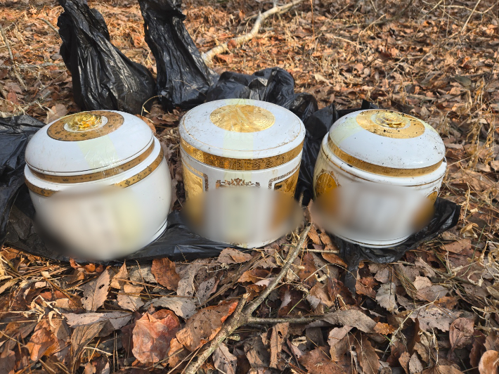 지난 24일 중국인들이 훔친 유골함. 제주동부경찰서 제공