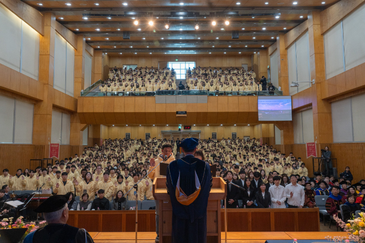 한동대학교(최도성 총장)는 24일 효암채플에서 '2025학년도 입학식'을 개최했다. 한동대 제공