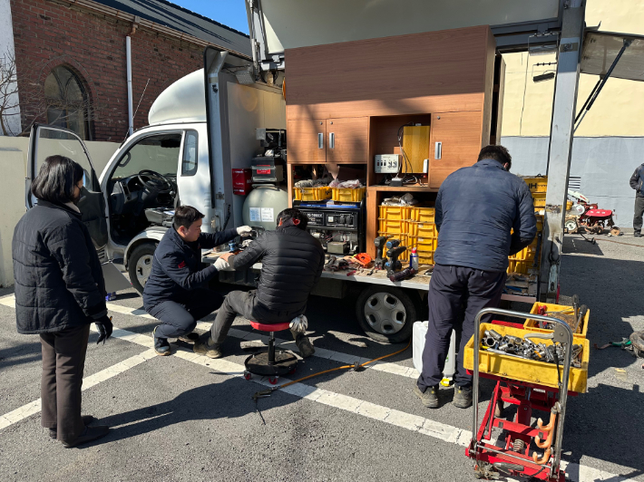 농기계 순회수리봉사 사진. 전남도 제공