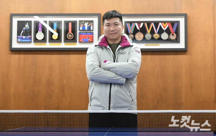 유승민 대한체육회장이 24일 서울 서초구 사무실에서 CBS노컷뉴스와 인터뷰에 앞서 포즈를 취하고 있다. 박종민 기자