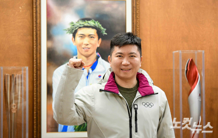 유승민 대한체육회장이 24일 서울 서초구 사무실에서 CBS노컷뉴스와 인터뷰에 앞서 포즈를 취하고 있다. 박종민 기자