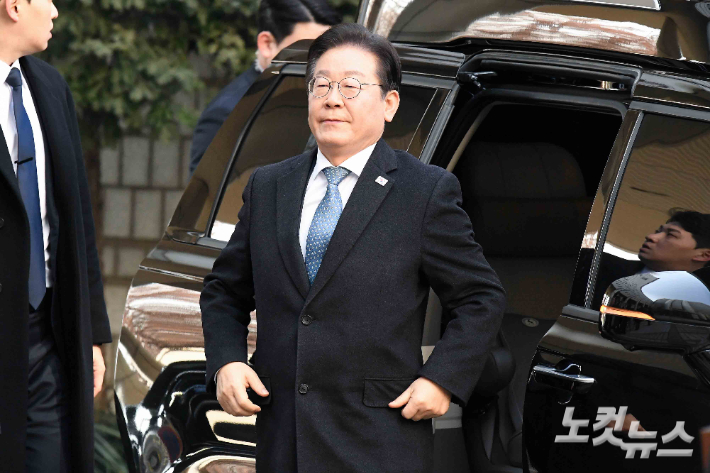 이재명 더불어민주당 대표가 26일 서울 서초구 서울고등법원에서 열린 공직선거법위반 5차 공판에 출석하고 있다. 박종민 기자