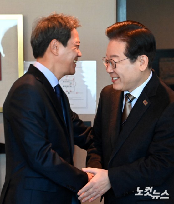 손잡은 이재명-임종석