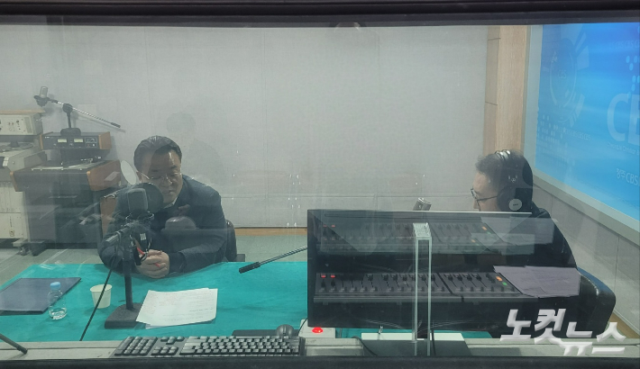 왼쪽부터 서승우 국민의힘 충북도당 위원장, 김종현 앵커. 충북CBS