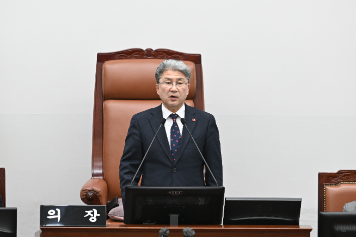 이상봉 제주도의회 의장. 도의회 제공