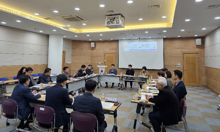 광주시는 27일 오후 시청 세미나 1실에서 '2025년 지방세정 운영계획 공유 시·구 세무과장 회의'를 열고 올해 지방세 징수목표액 달성을 위한 세정 운영 방향을 공유했다. 광주시 제공