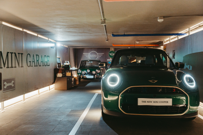 MINI 코리아 창립 20주년 기념 특별 사진전. MINI 코리아 제공
