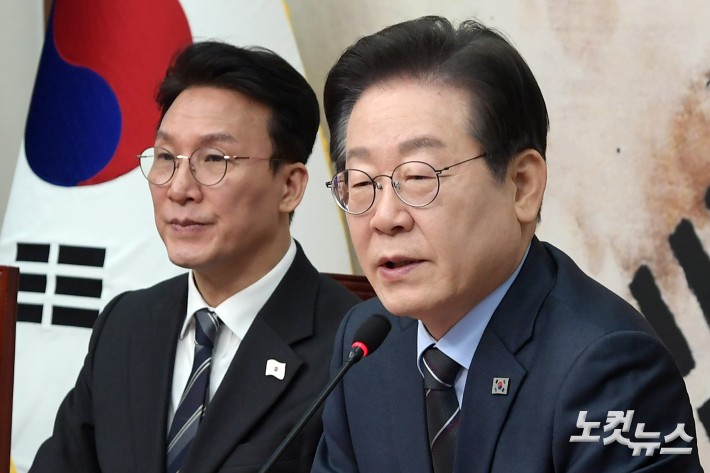 더불어민주당 이재명 대표가 28일 서울 여의도 국회에서 열린 확대간부회의에서 모두발언을 하고 있다.