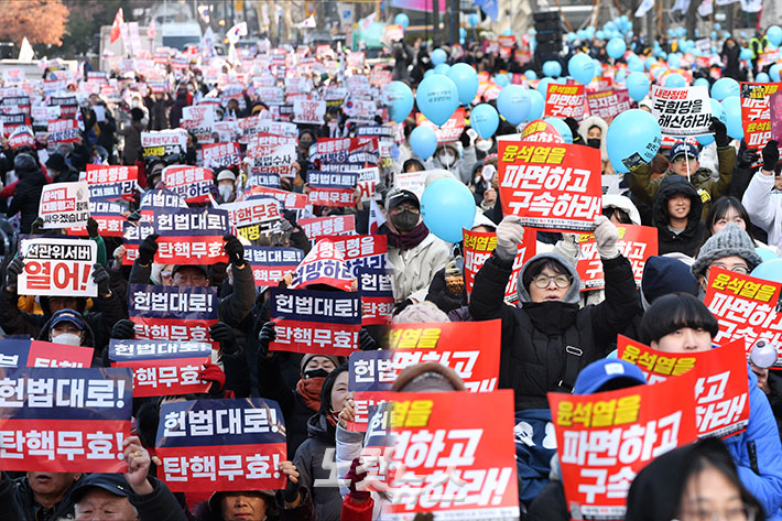 윤석열 대통령 탄핵 찬반 집회. 류영주 기자·사진공동취재단