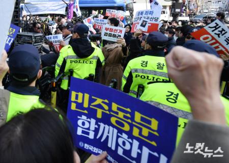 대학가에 번지는 尹탄핵 찬반