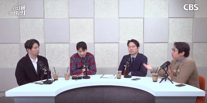 CBS 질문하는 기자 캡처