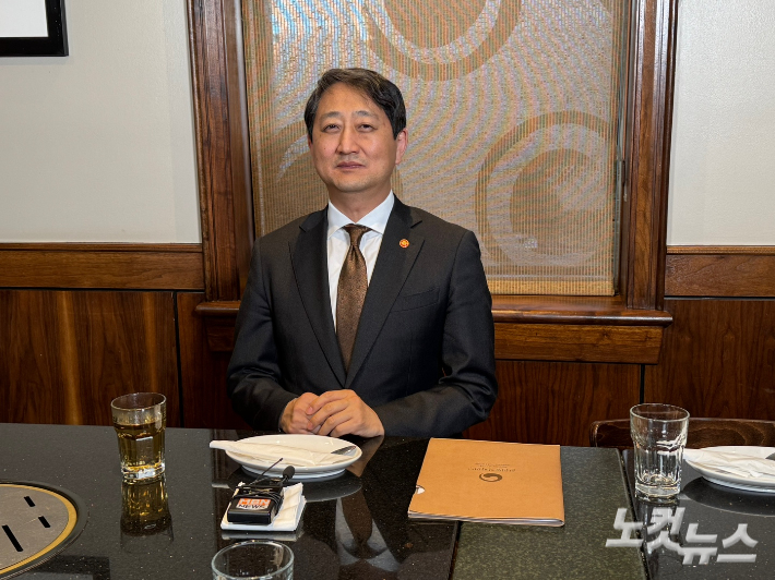 안덕근 산업통상자원부 장관이 28일(현지시간) 워싱턴특파원 간담회에서 이번 방미 성과 등에 대해 설명했다. 최철 기자 
