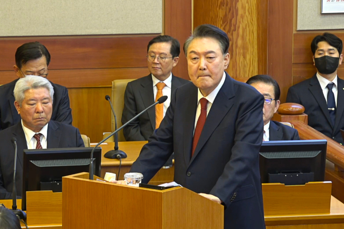 윤석열 대통령이 지난 2월 25일 서울 종로구 헌법재판소에서 열린 윤 대통령 탄핵심판 11차 변론에서 최종 의견 진술을 하고 있다. 연합뉴스