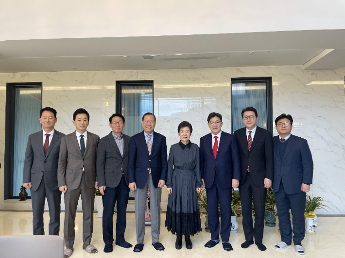 국민의힘 지도부는 3일 대구 달성군 박근혜 전 대통령 사저를 방문, 박 전 대통령과 1시간가량 면담을 진행했다. 국민의힘 제공