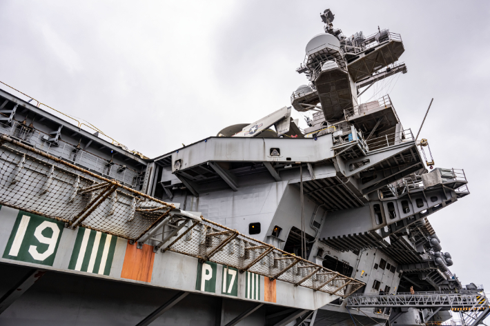 3일 부산 작전기지에 미국 해군 제1항모강습단 소속 핵 추진 항공모함 '칼빈슨함'(CVN-70)이 입항해 있다. 연합뉴스