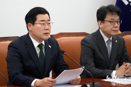 발언하는 박찬대 원내대표