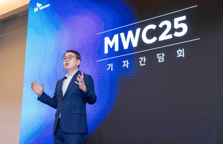 유영상 SKT CEO, MWC25서 AI 사업 전략 발표. 연합뉴스