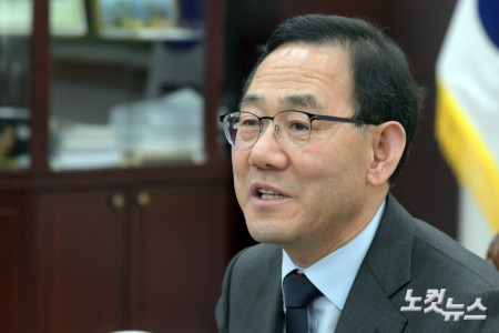 주호영 국민의힘 헌법개정특별위원장이  4일 서울 여의도 국회에서 특위 출범 관련 기자간담회를 열고 있다.