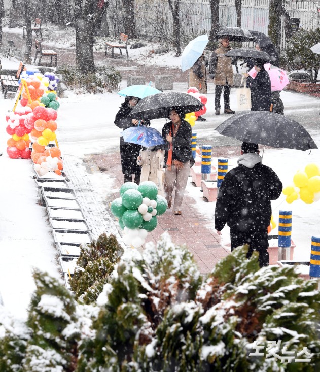 눈맞으며 입학식 갑니다