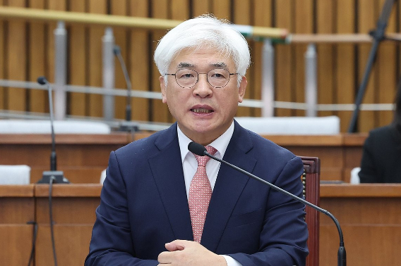 마은혁 헌법재판관 후보자가 지난해 12월 23일 오전 서울 여의도 국회에서 열린 인사청문회에서 위원 질의에 답하는 모습. 연합뉴스