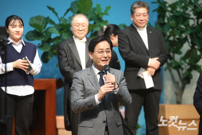 호남신앙동지회 찬양페스티벌을 마친 뒤 감사인사를 전하고 있는 회장 황세형 목사