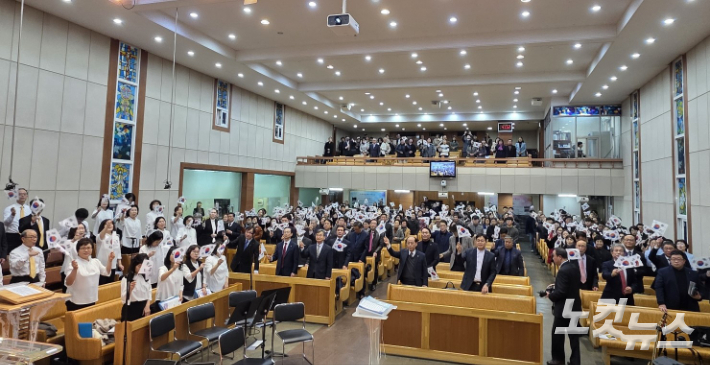 춘천기독교연합회 주최 3.1절 연합예배가 교계 인사, 주요단체장, 성도 500여 명이 참석한 가운데 춘천소양교회에서 열렸다. 김우식 기자