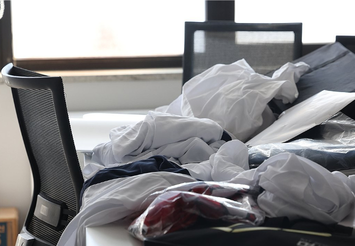 서울 한 의과대학 교실에 가운이 놓여져 있다. 연합뉴스