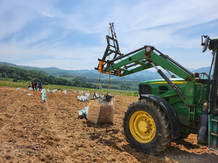 전라남도는 지역 농가와 식품기업 간 계약재배를 확대하고, 전남형 계약재배 상생모델을 발굴하기 위해 2025년 농업과 기업 간 연계강화 지원 대상자를 모집한다. 전남도 제공