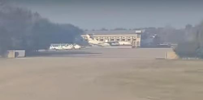 동체 상부에 구조물이 보이는 북한 수송기의 모습. 유튜브 '폴렛미 에비에이션 비디오스' 캡처