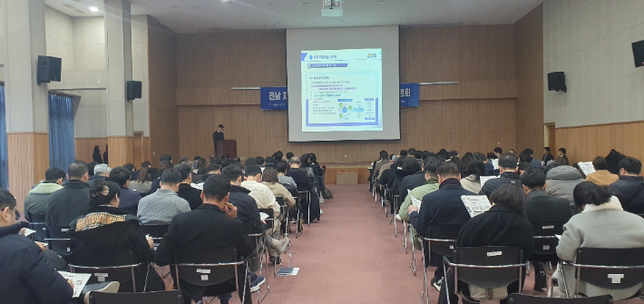 전라남도가 지역과 대학의 동반성장을 도모하는 '전남형 지역혁신중심 대학지원체계(RISE)'의 도내 참여 대학 공모를 추진한다. 전남도 제공